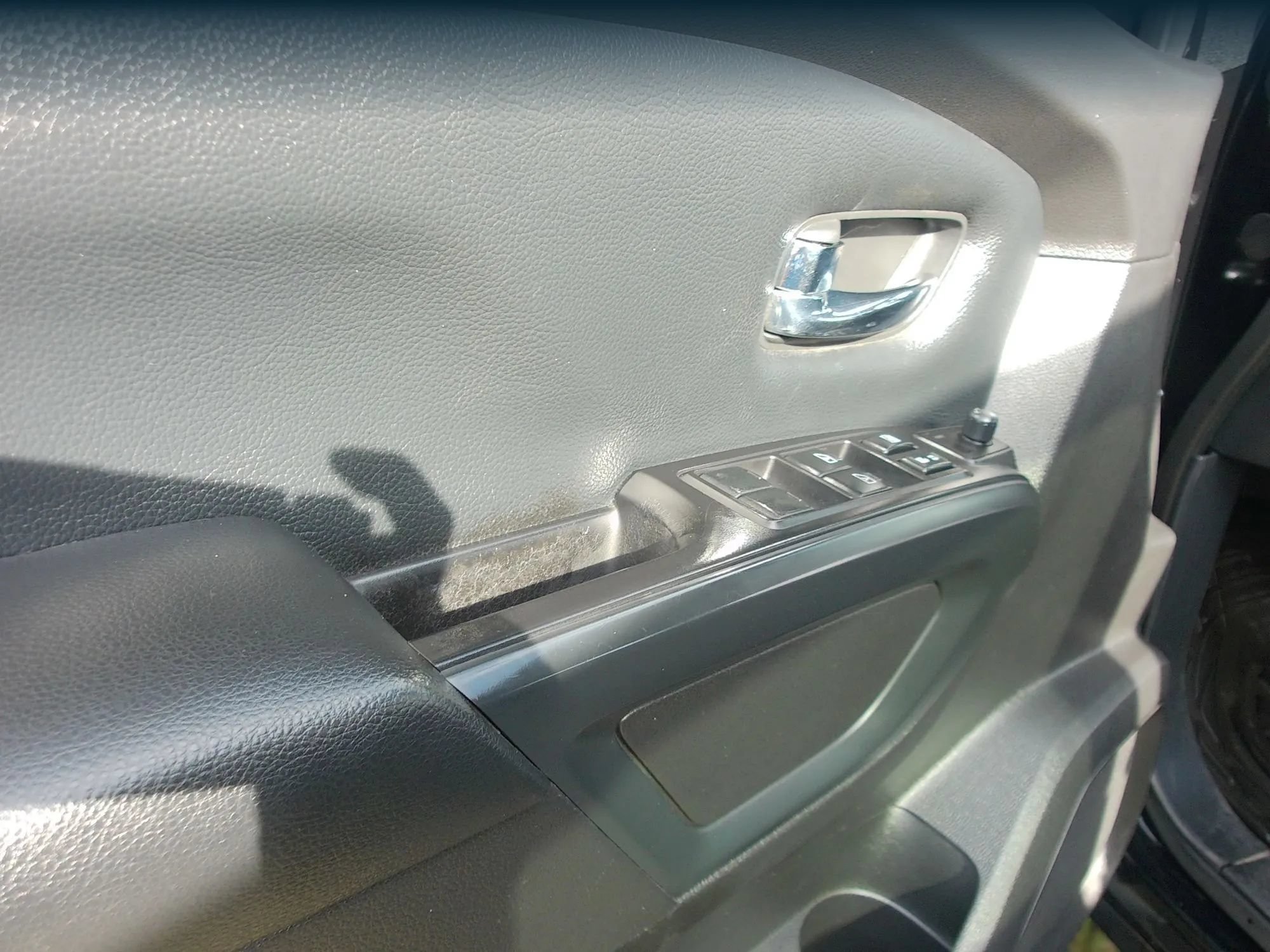 Used 2018 Nissan Titan SV w/ SV Convenience Package AWD/4WD image 11