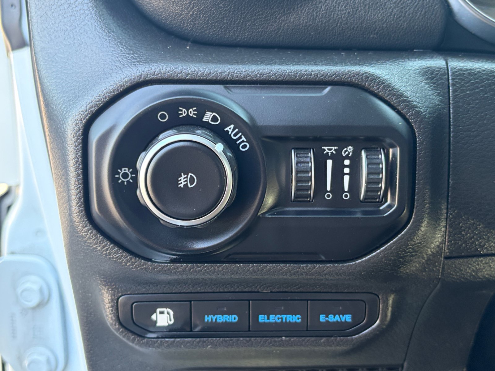Used 2022 Jeep Wrangler Unlimited Sahara w/ Cold Weather Group AWD/4WD image 29