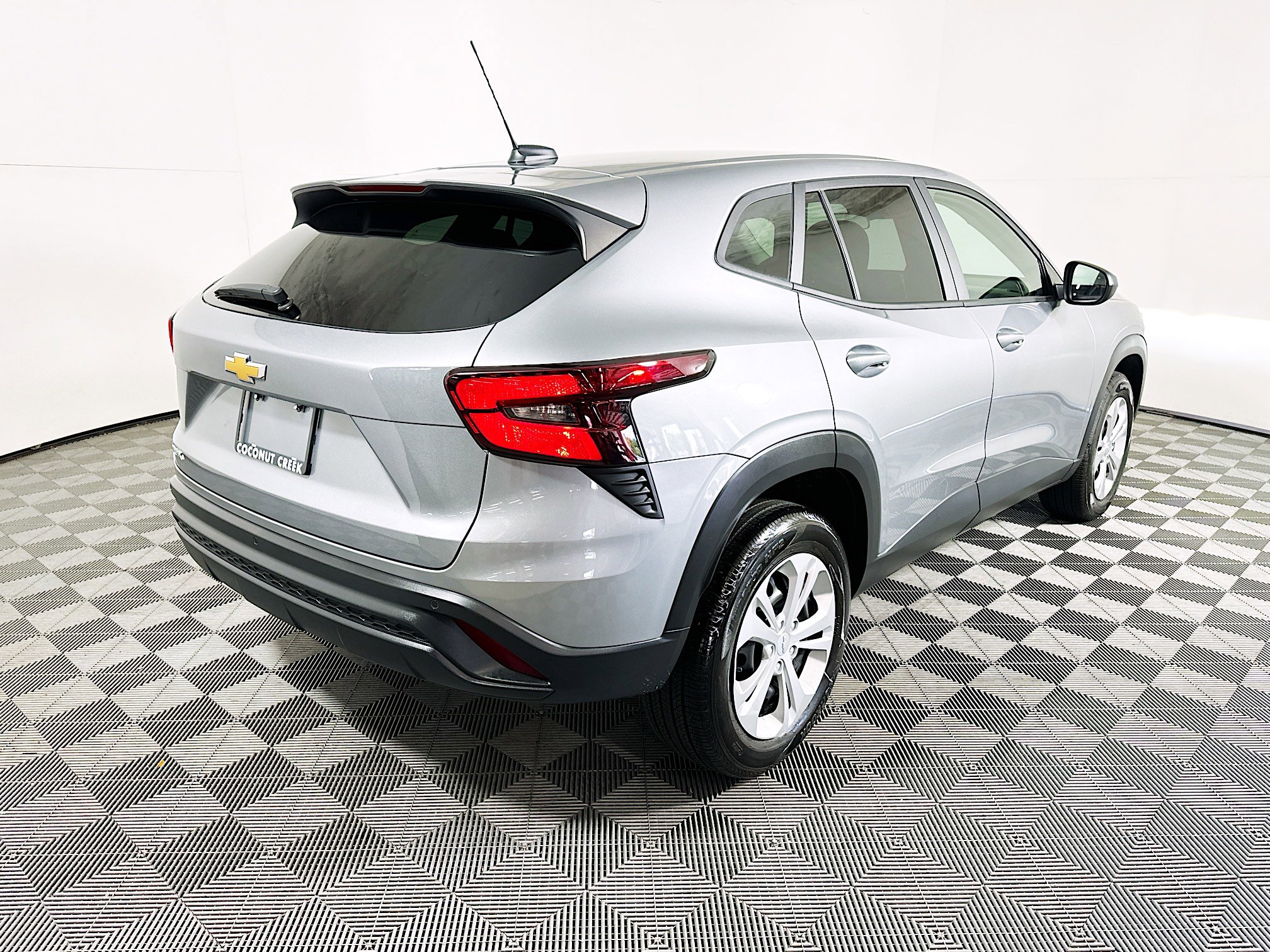 Used 2024 Chevrolet Trax LS w/ Driver Confidence Package image 3