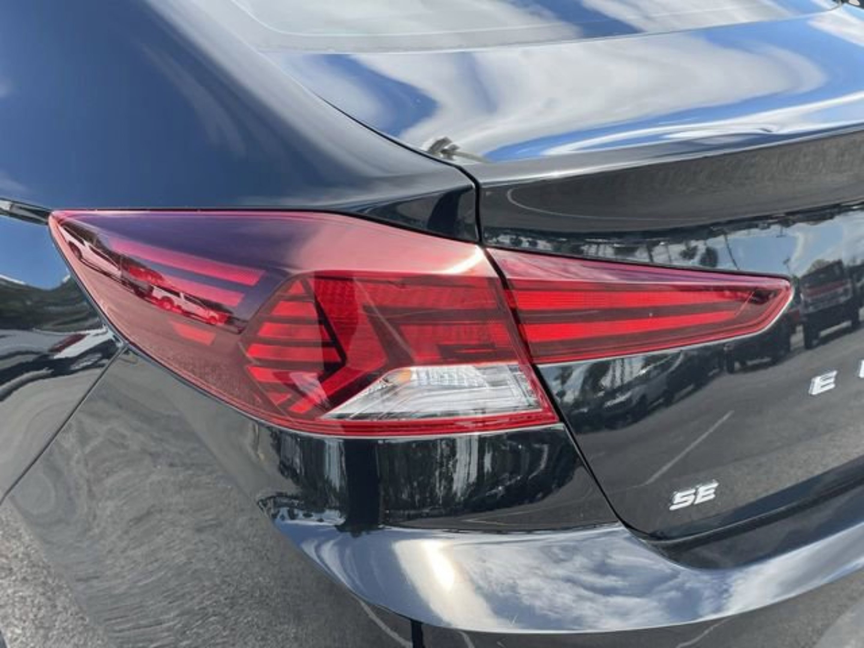 Used 2020 Hyundai Elantra SE FWD image 30
