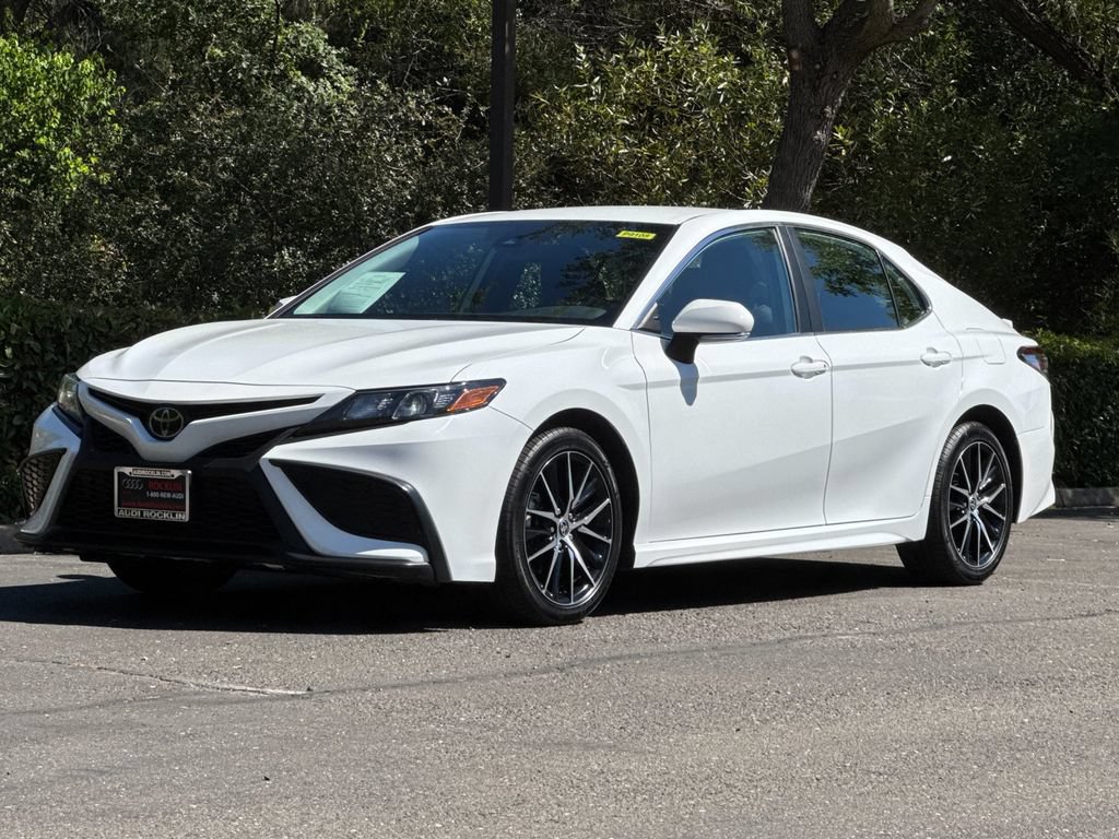 Used 2022 Toyota Camry SE w/ Carpet Mat Package (TMS) FWD image 9