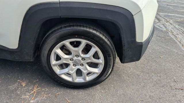 Used 2018 Jeep Renegade Latitude image 10