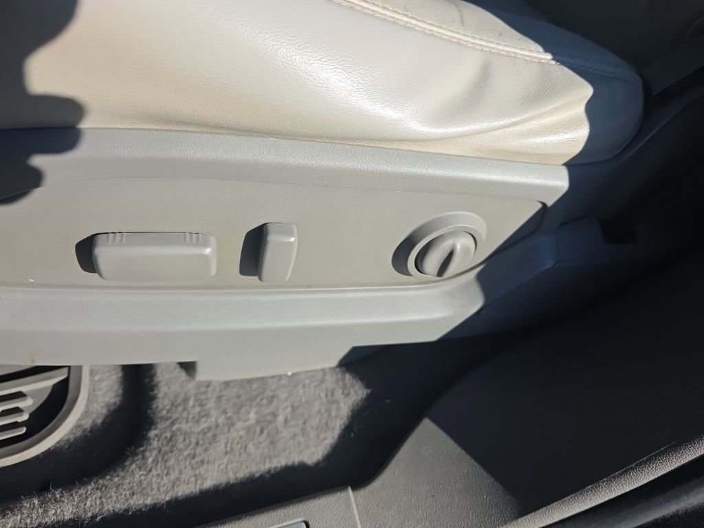 Used 2014 Chevrolet Traverse LTZ image 23