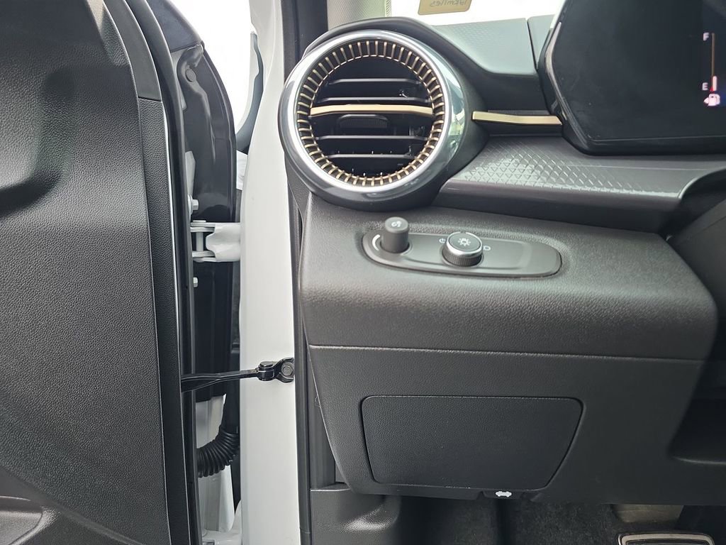 Used 2025 Chevrolet Trax ACTIV w/ Driver Confidence Package image 18