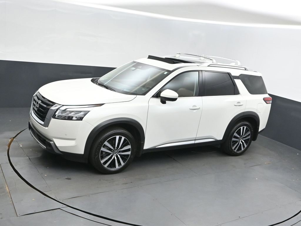 Used 2024 Nissan Pathfinder Platinum w/ Cargo Package image 34