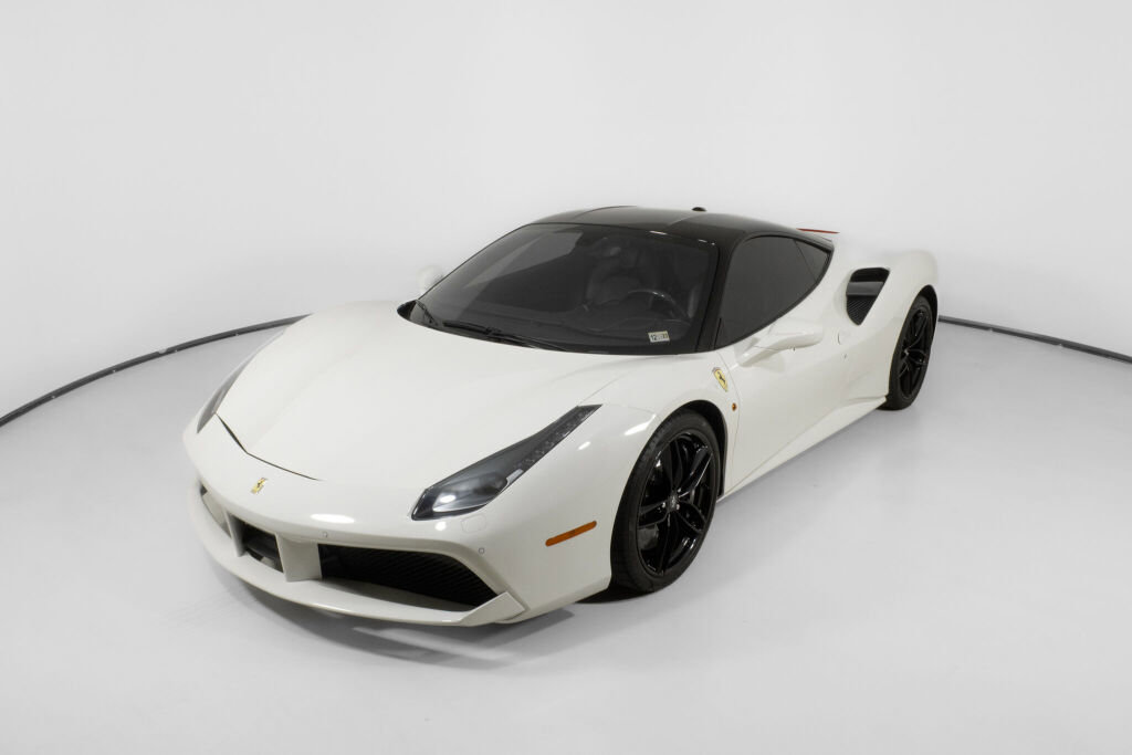 Used 2018 Ferrari 488 GTB image 2