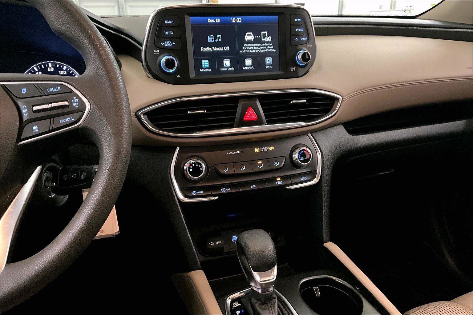 Used 2020 Hyundai Santa Fe SE image 6