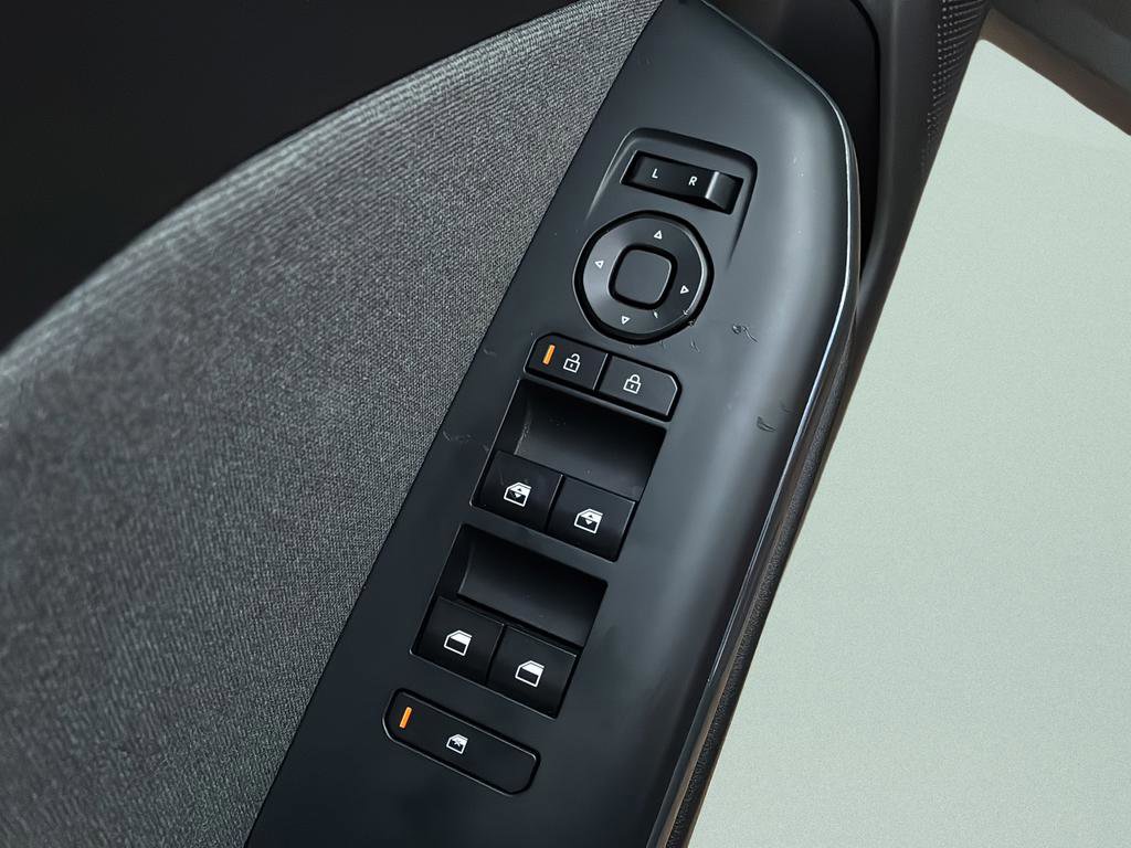 Used 2025 Kia K4 EX image 17