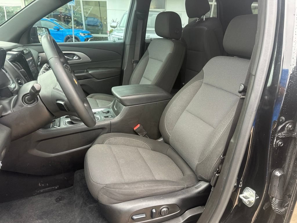 Used 2023 Chevrolet Traverse LT FWD image 11