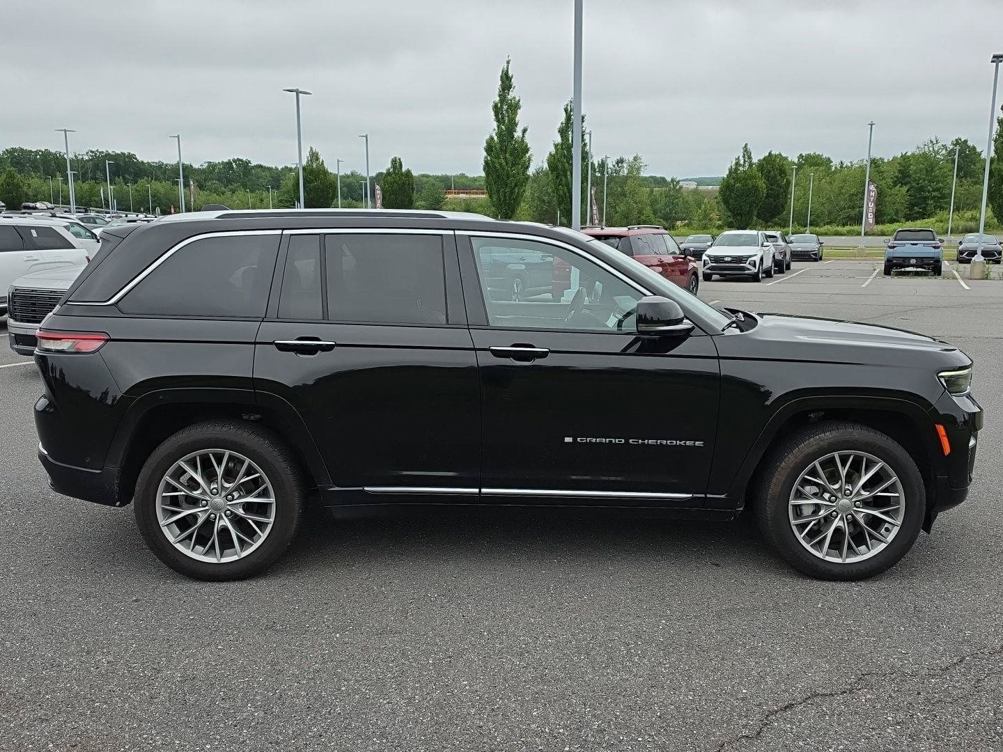 Used 2023 Jeep Grand Cherokee Summit w/ Adv Protech Group IV AWD/4WD image 8