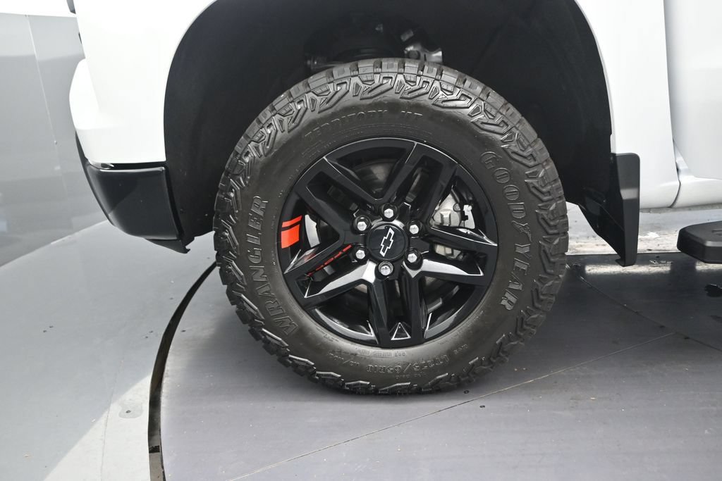Used 2025 Chevrolet Silverado 1500 Custom Trail Boss AWD/4WD image 13