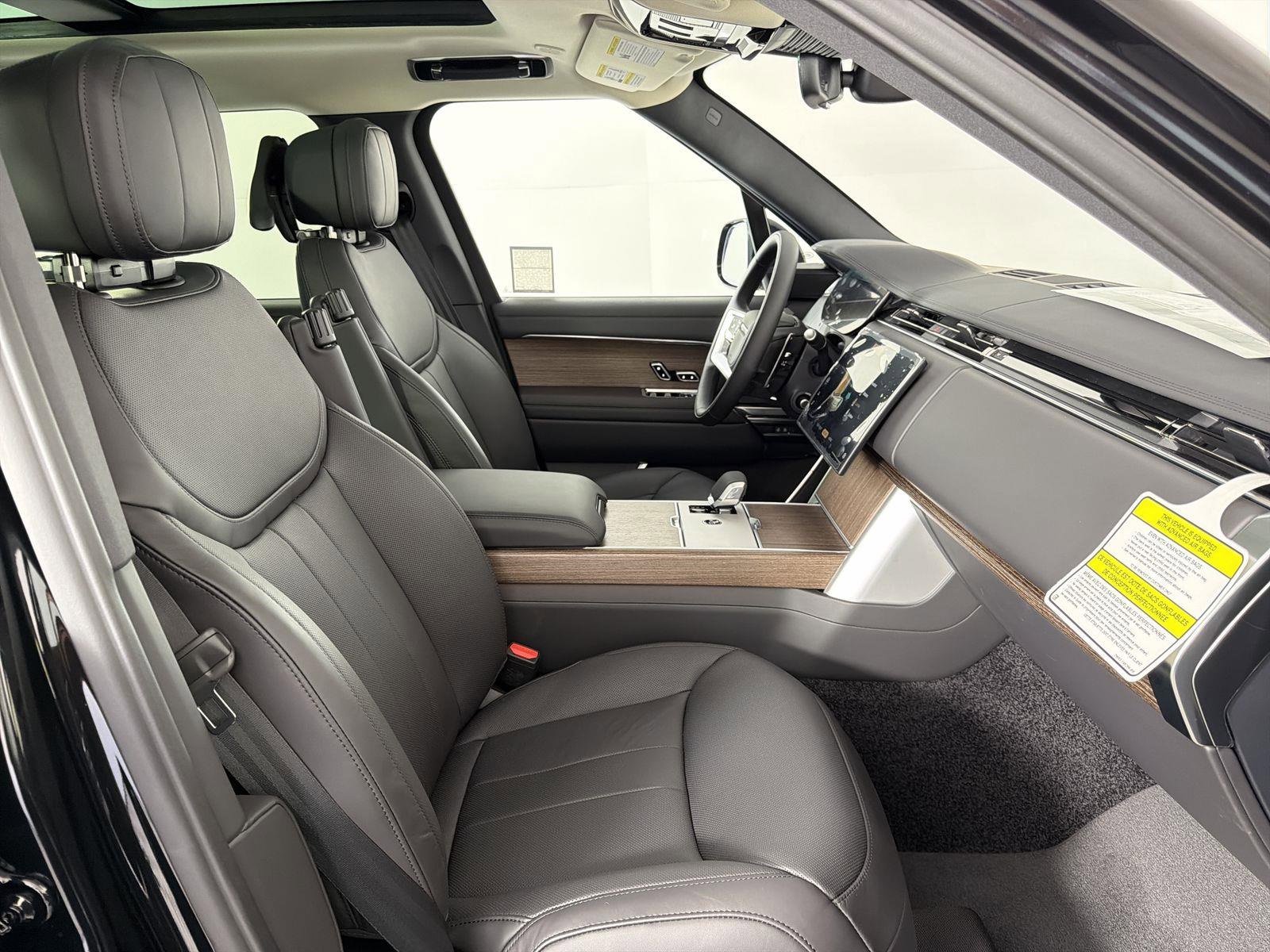 New 2026 Land Rover Range Rover SE image 32