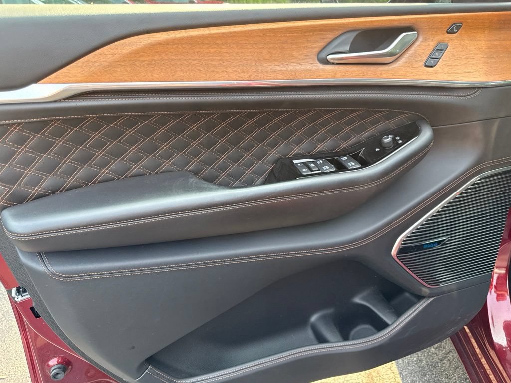 Used 2022 Jeep Grand Cherokee Summit AWD/4WD image 19