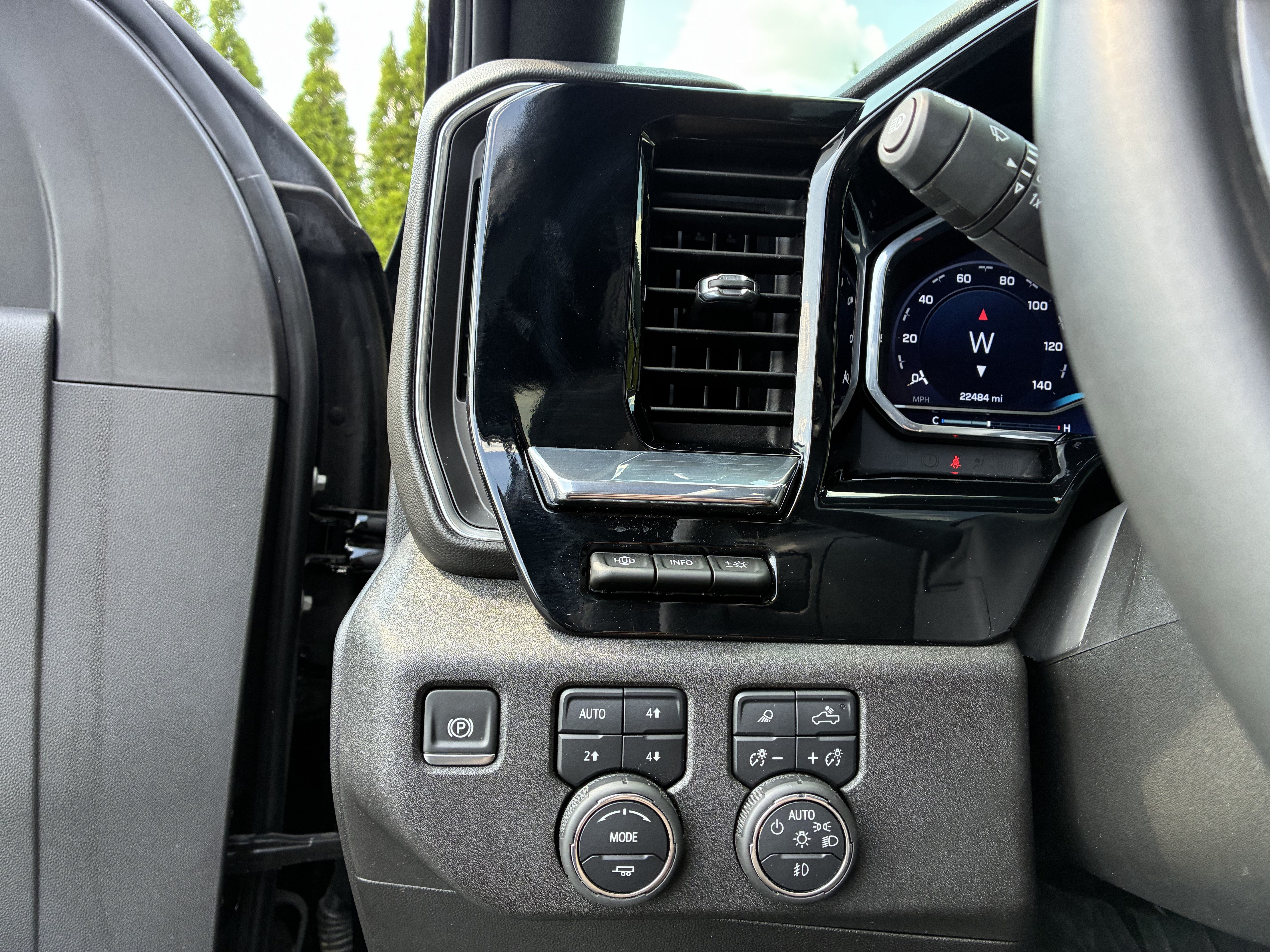 Used 2025 Chevrolet Silverado 3500 High Country w/ High Country Premium Package AWD/4WD image 30