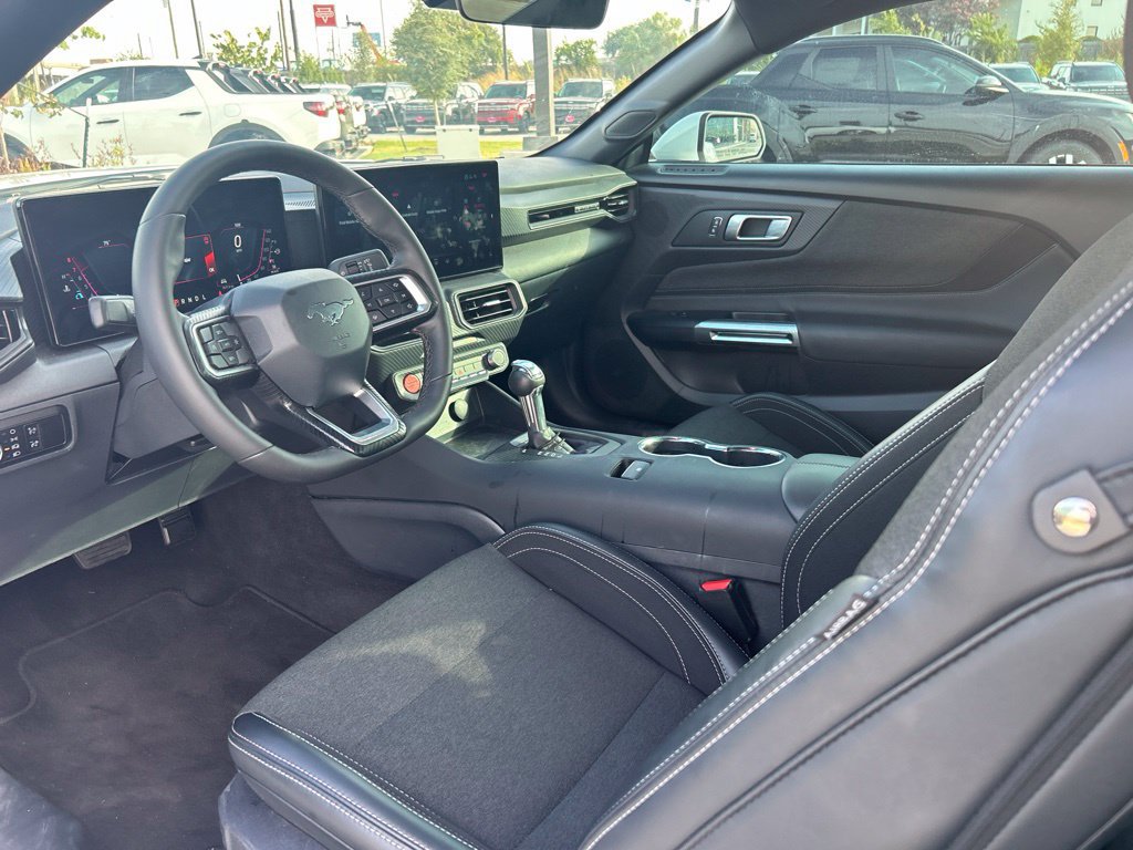 Used 2025 Ford Mustang Coupe RWD image 19