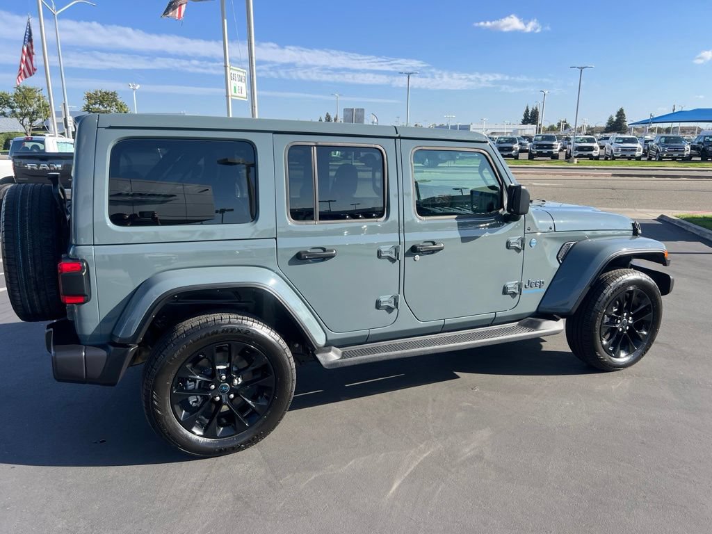 Used 2025 Jeep Wrangler Unlimited Sahara AWD/4WD image 8
