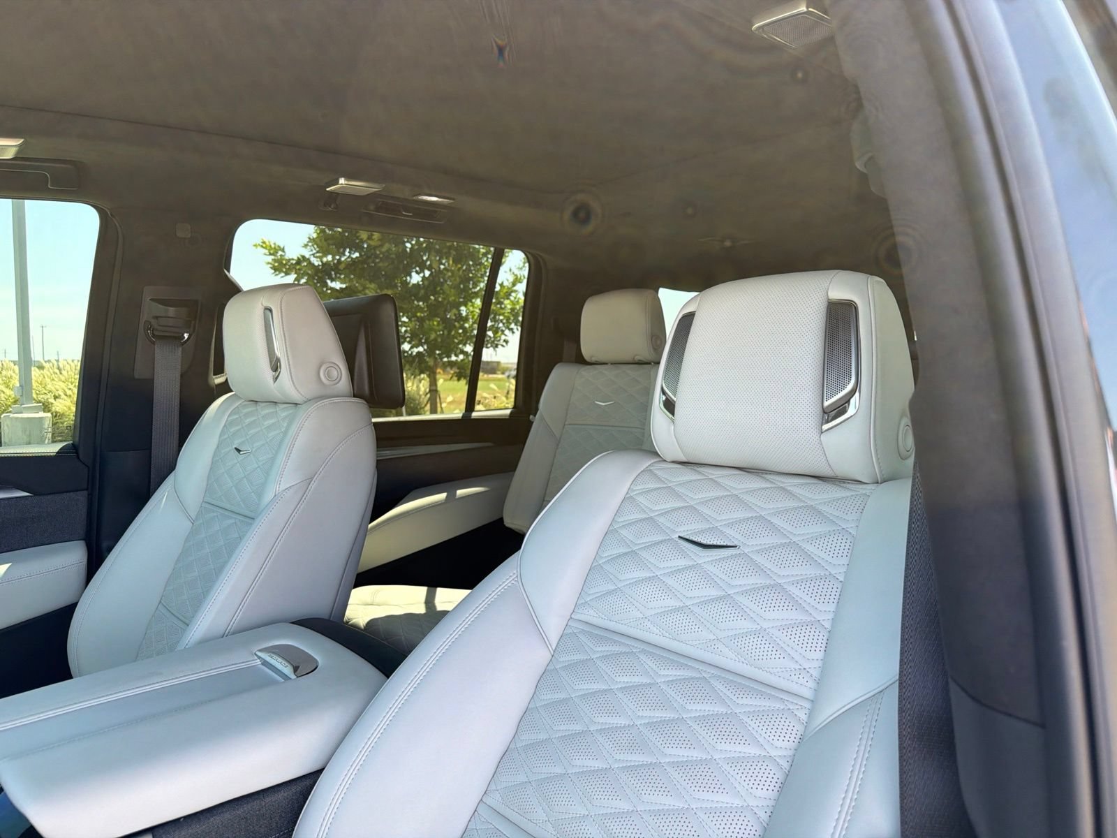 Certified 2025 Cadillac Escalade ESV V AWD/4WD image 9