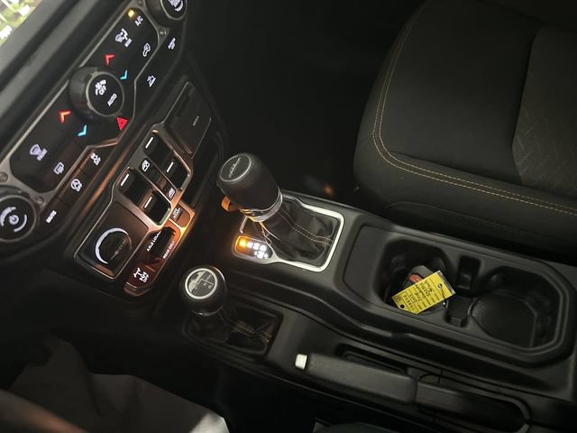 Used 2023 Jeep Gladiator Mojave AWD/4WD image 13