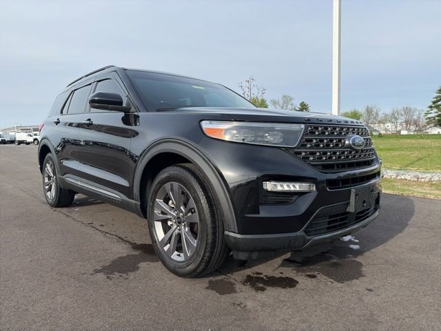 Certified 2022 Ford Explorer XLT w/ Equipment Group 202A AWD/4WD image 1