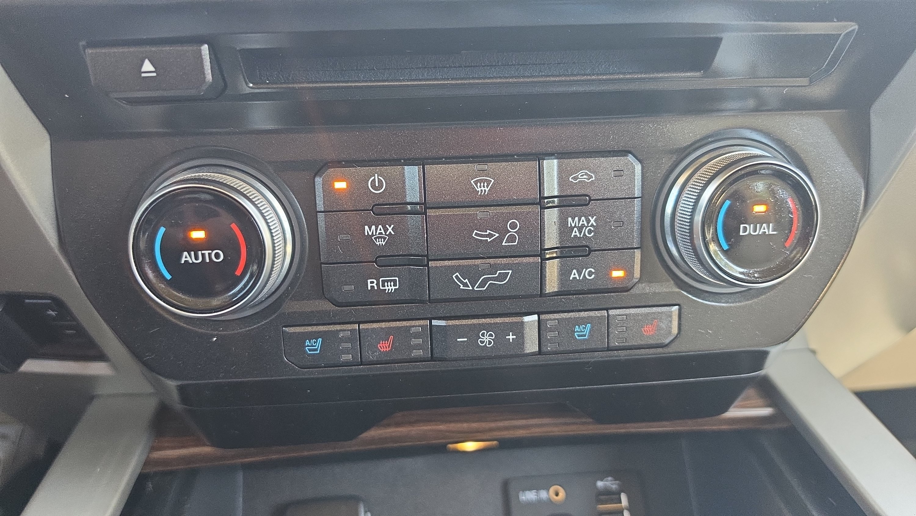 Used 2015 Ford F150 Lariat w/ Equipment Group 502A Luxury RWD image 18