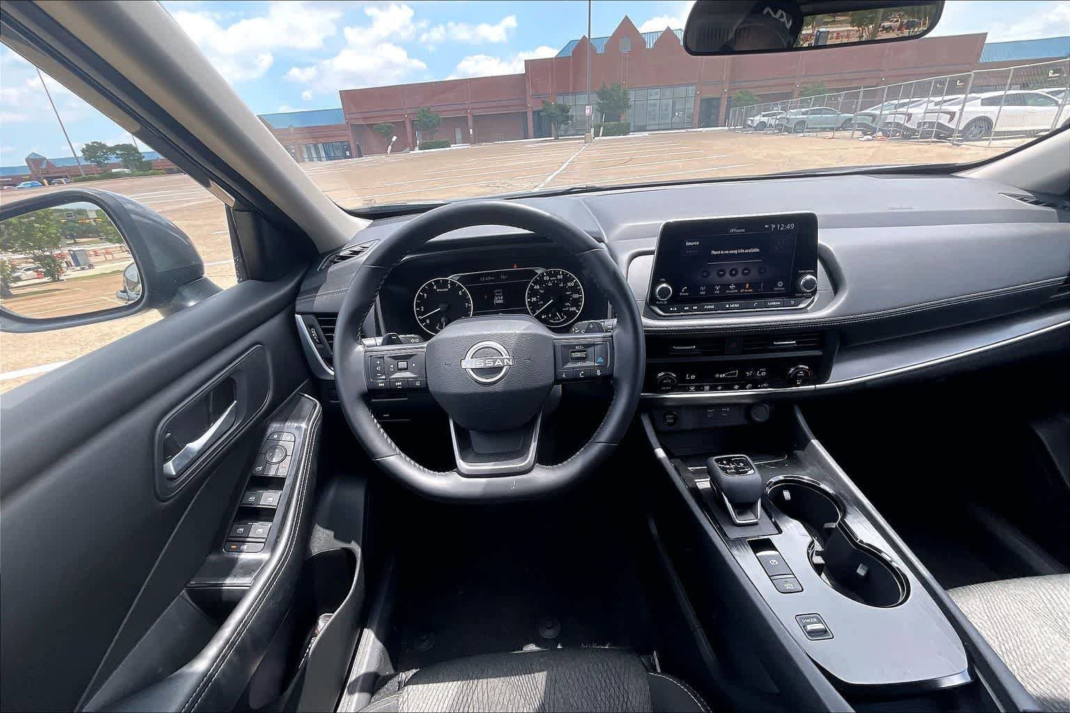 Used 2025 Nissan Rogue SV FWD image 12