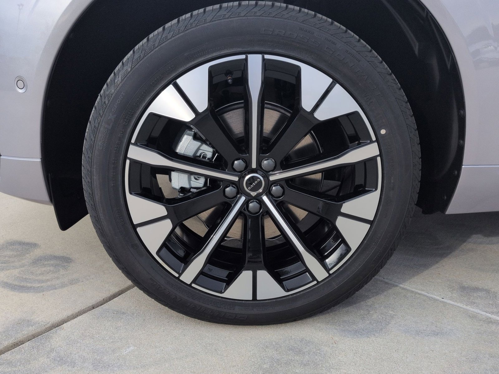 New 2026 Volvo XC60 B5 Plus w/ Protection Package Premier AWD/4WD image 12