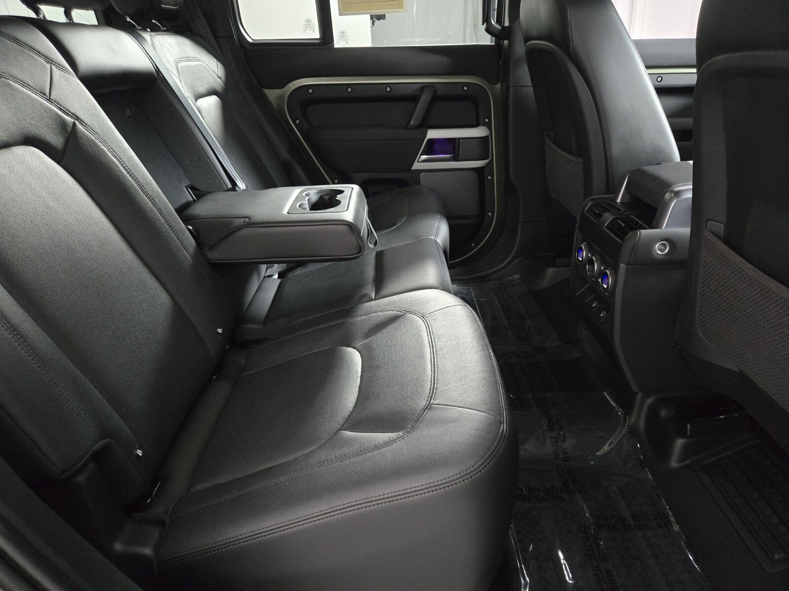 Used 2023 Land Rover Defender 110 SE image 17