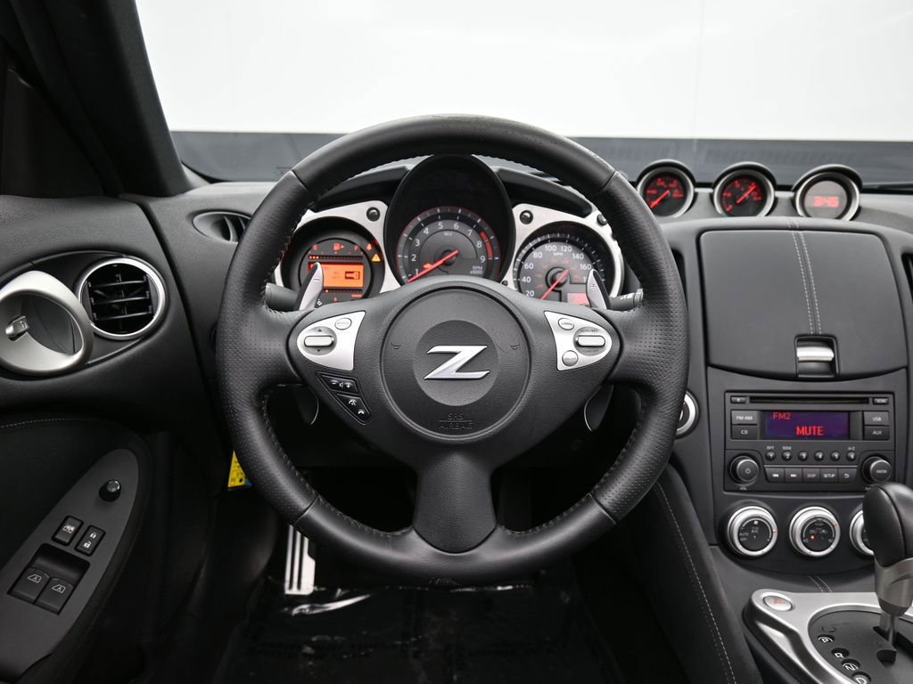 Used 2016 Nissan 370Z Roadster image 39