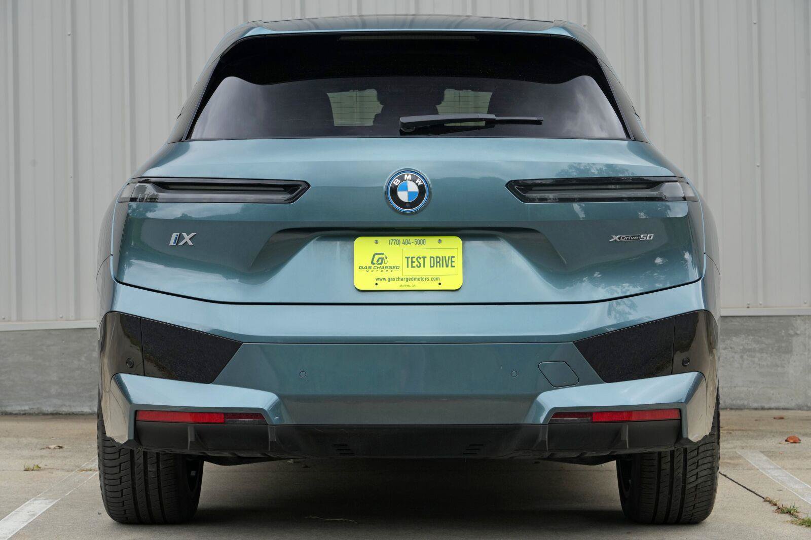 Used 2022 BMW iX xDrive50 w/ Sport Package AWD/4WD image 10
