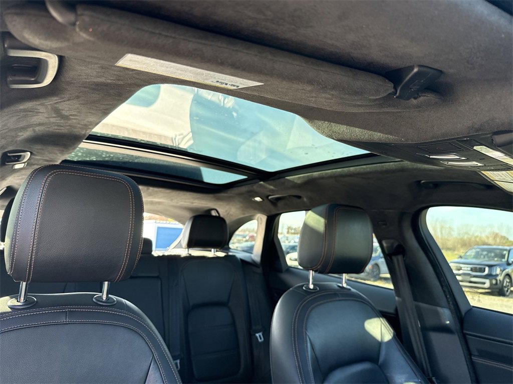 Used 2020 Jaguar F-PACE Prestige image 16