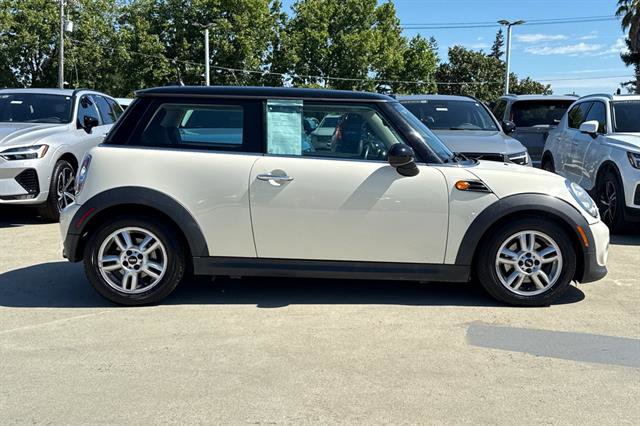 Used 2013 MINI Cooper Hardtop image 2