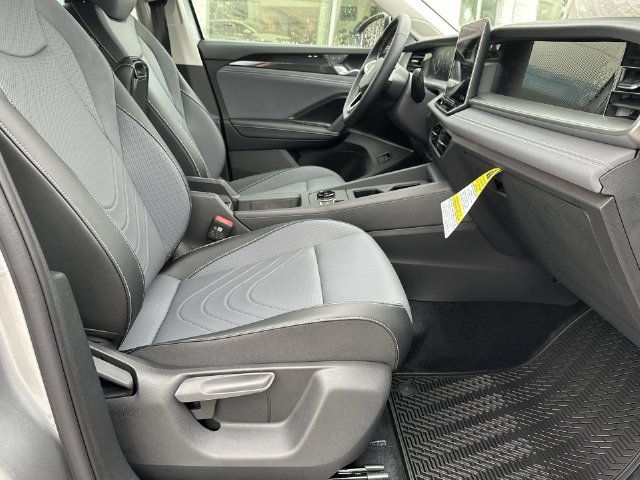 New 2026 Volkswagen Tiguan SE AWD/4WD image 30