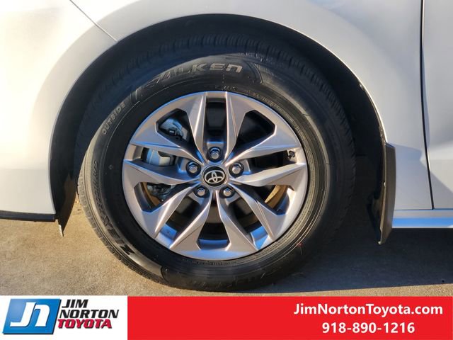 Used 2025 Toyota Sienna XLE image 14
