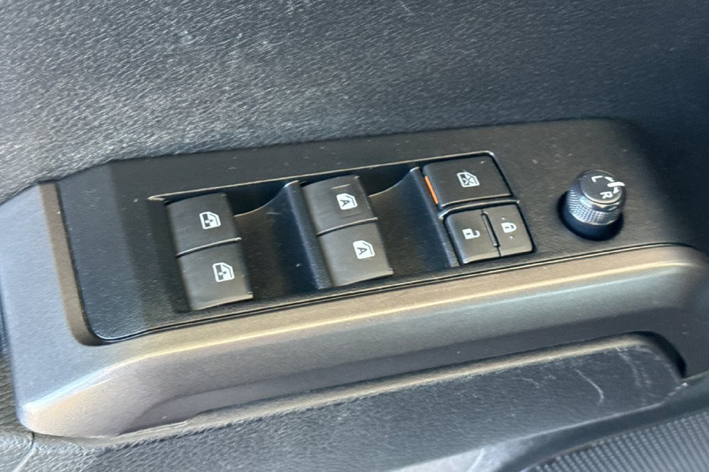 Used 2022 Toyota Tacoma TRD Off-Road AWD/4WD image 14