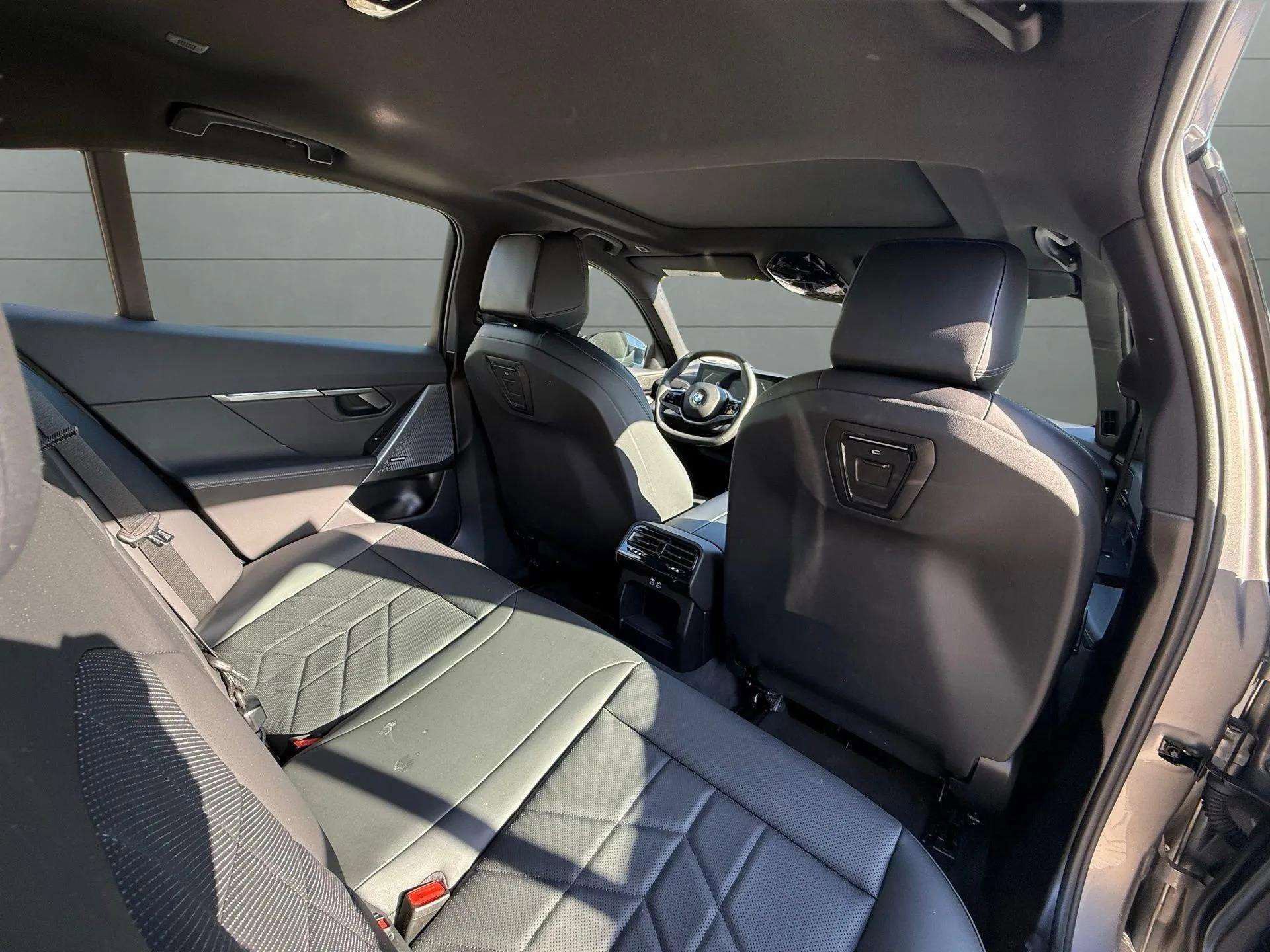 Used 2024 BMW 530i xDrive w/ Premium Package image 30