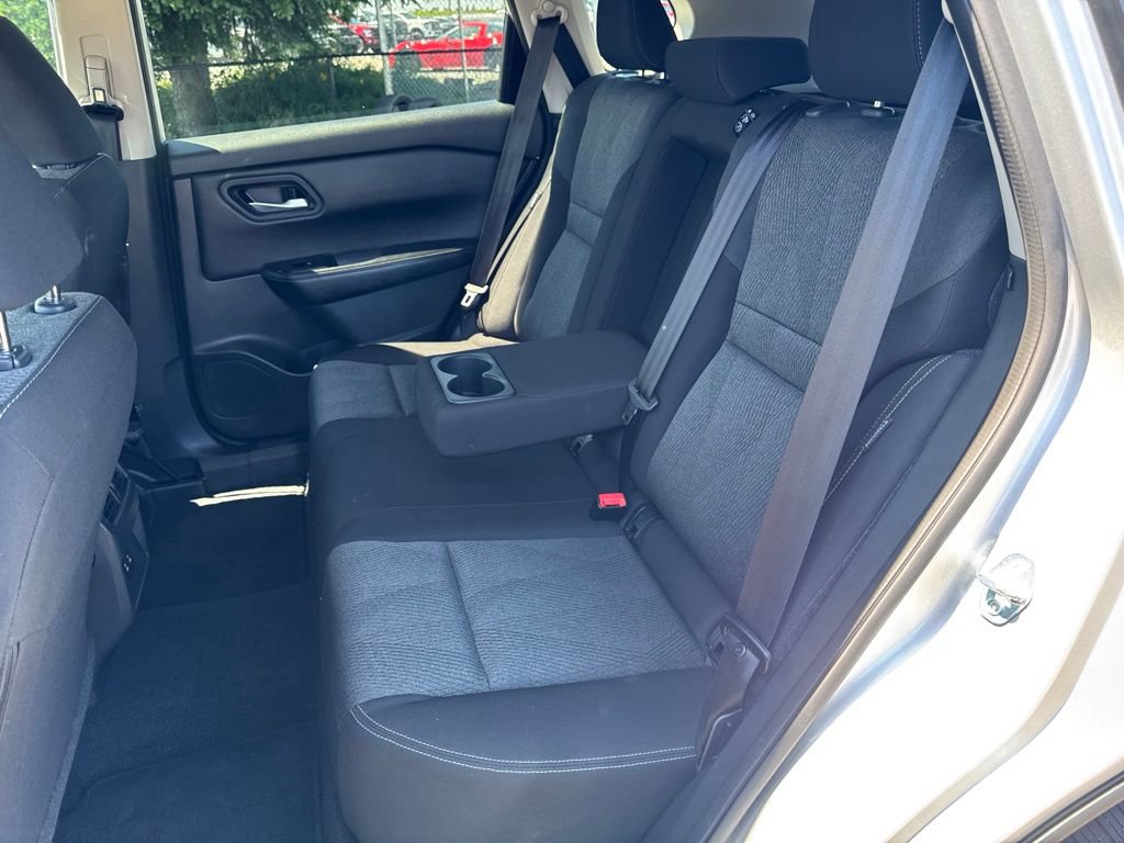 Used 2025 Nissan Rogue SV FWD image 29