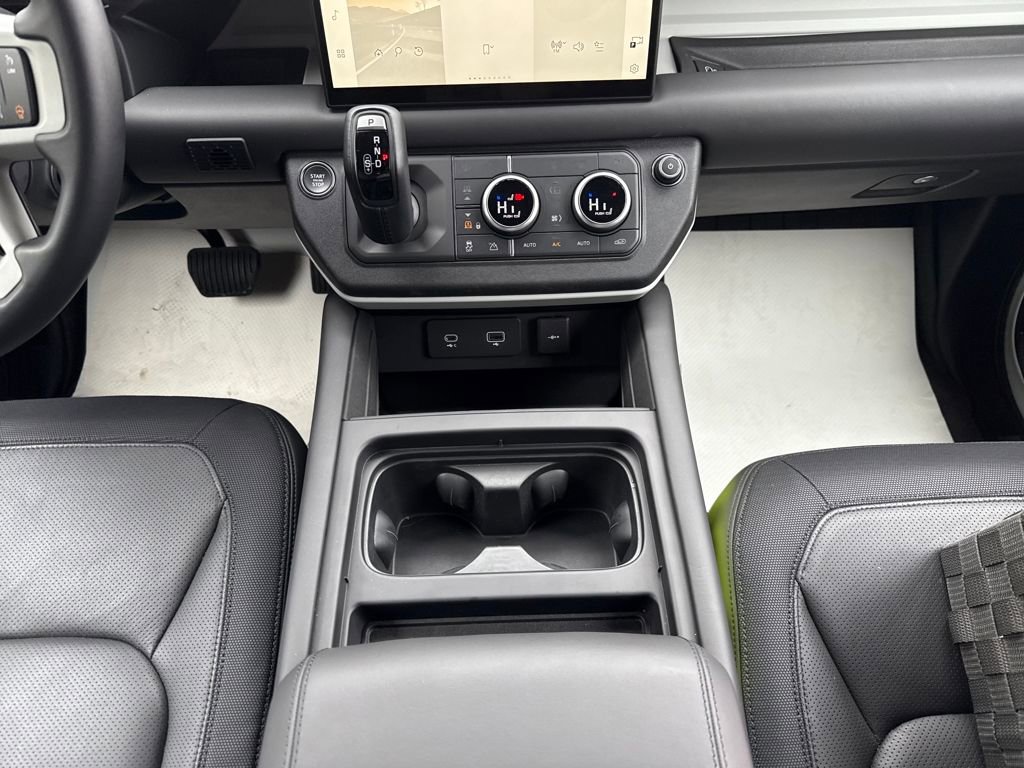 New 2024 Land Rover Defender 130 X-Dynamic SE image 22
