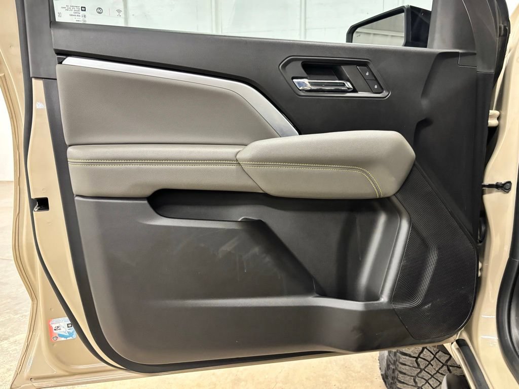 Used 2024 Chevrolet Colorado ZR2 w/ Technology Package AWD/4WD image 18