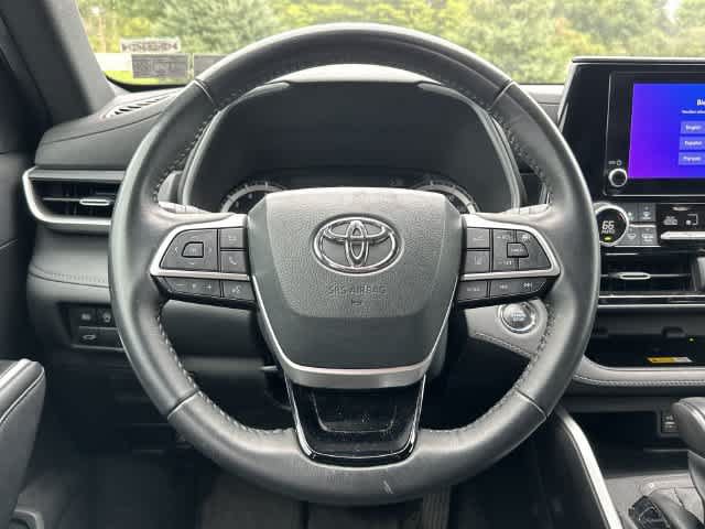 Used 2023 Toyota Highlander XSE FWD image 8