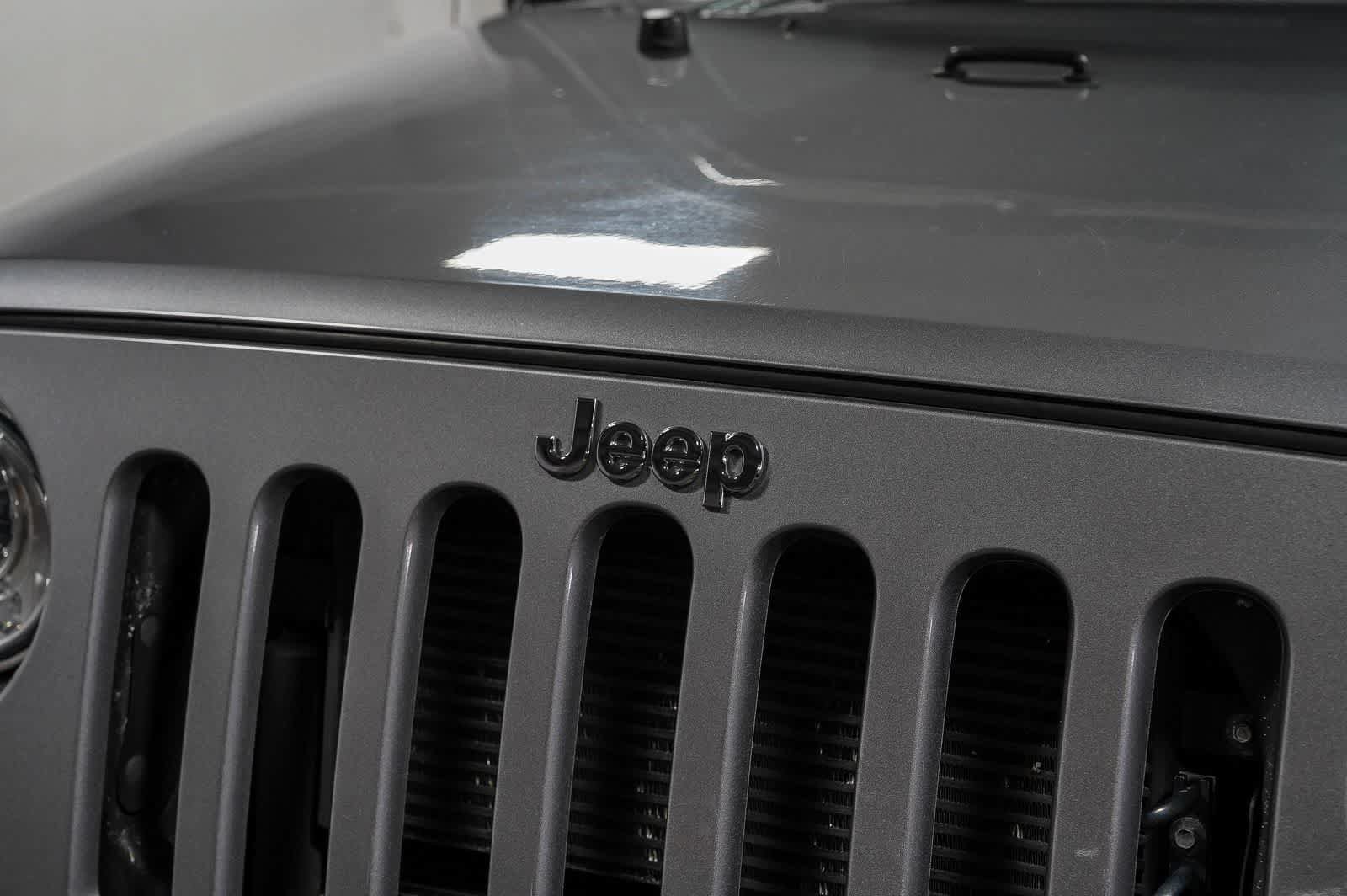 Used 2018 Jeep Wrangler Unlimited Rubicon w/ Connectivity Group AWD/4WD image 8