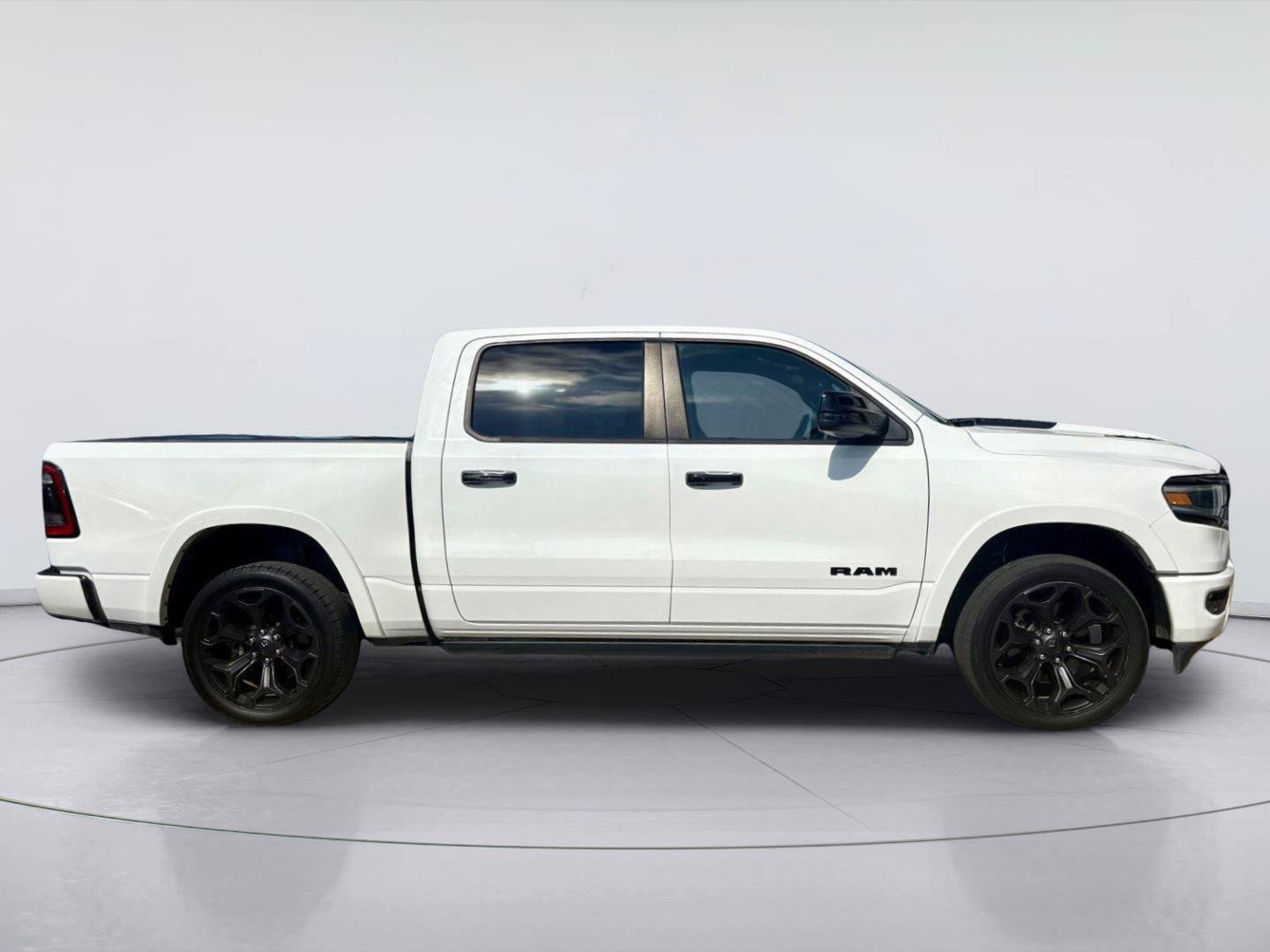 Used 2023 RAM 1500 Limited AWD/4WD image 2