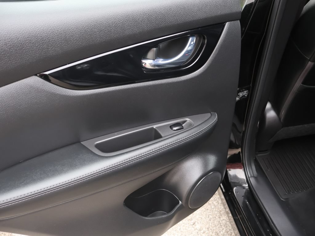 Used 2022 Nissan Rogue Sport SL AWD/4WD image 11