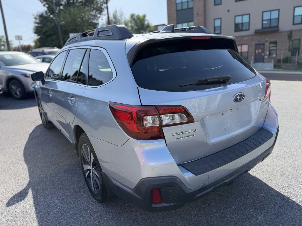 Used 2018 Subaru Outback 2.5i Limited AWD/4WD image 5