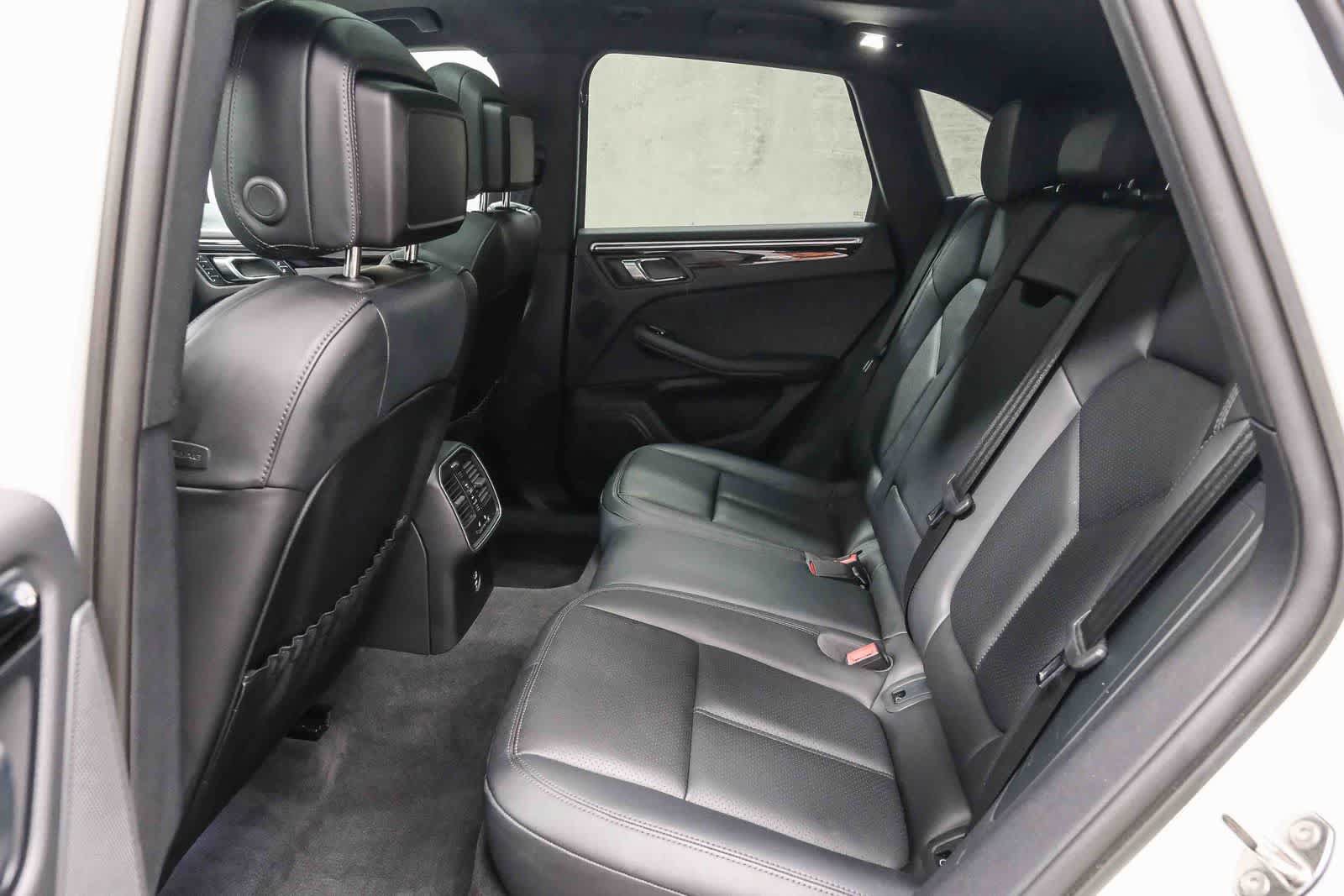 Used 2023 Porsche Macan AWD/4WD image 23