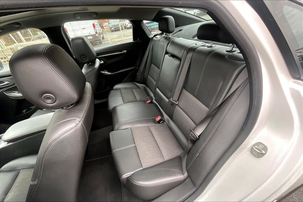 Used 2017 Chevrolet Impala LT w/ Convenience Package FWD image 25