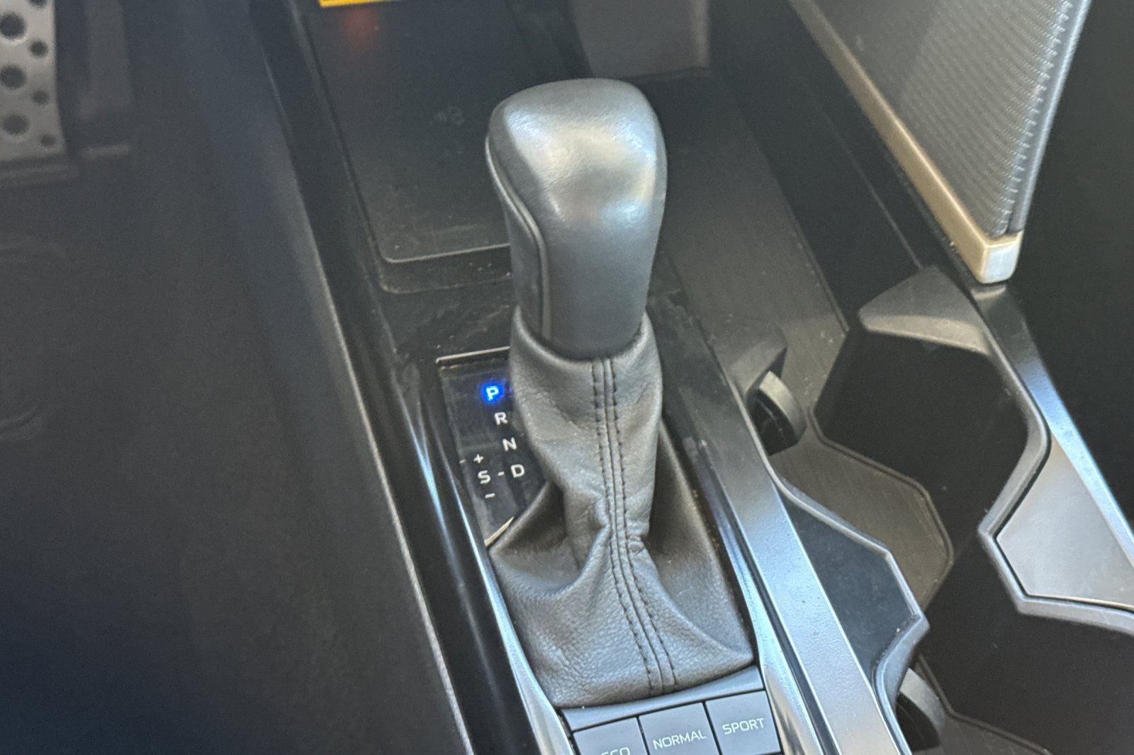 Used 2025 Toyota Camry SE FWD image 31