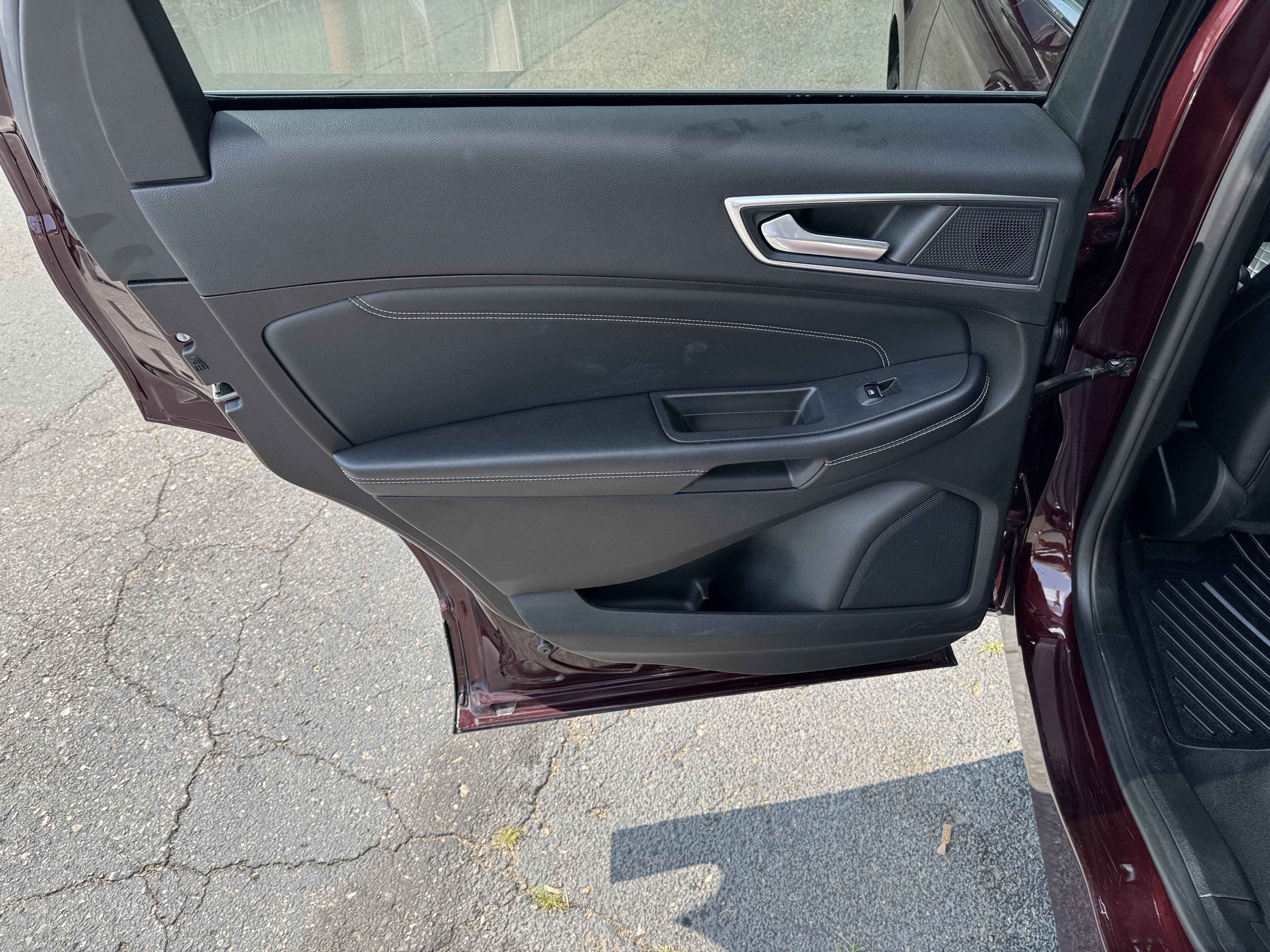 Used 2023 Ford Edge Titanium AWD/4WD image 27