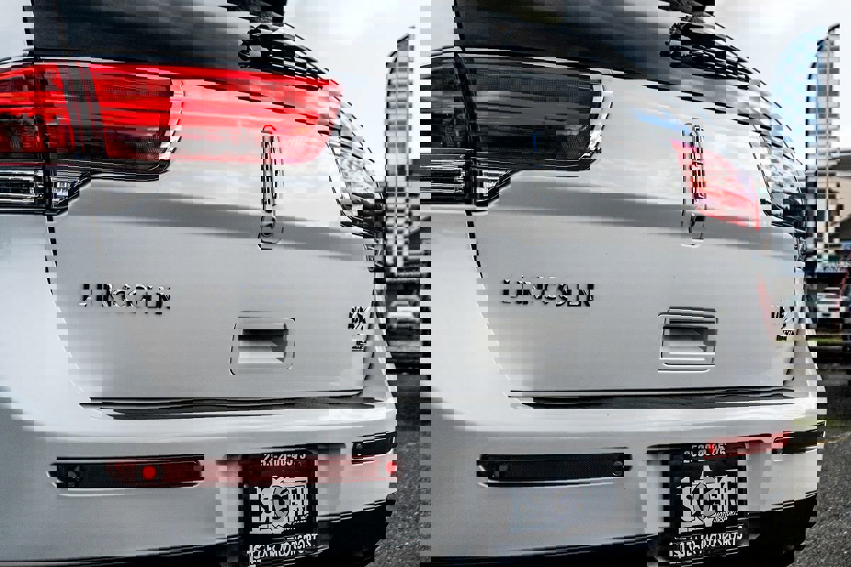 Used 2012 Lincoln MKX AWD image 12