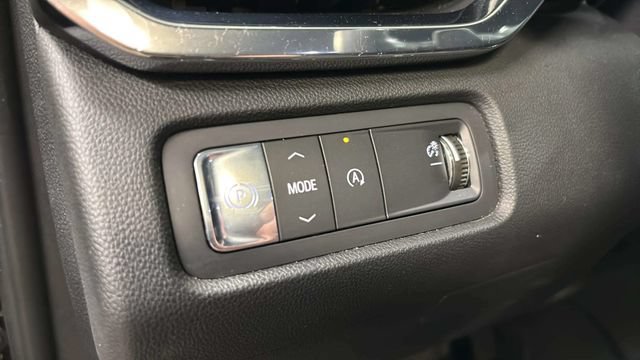 Used 2025 GMC Acadia Elevation FWD image 30
