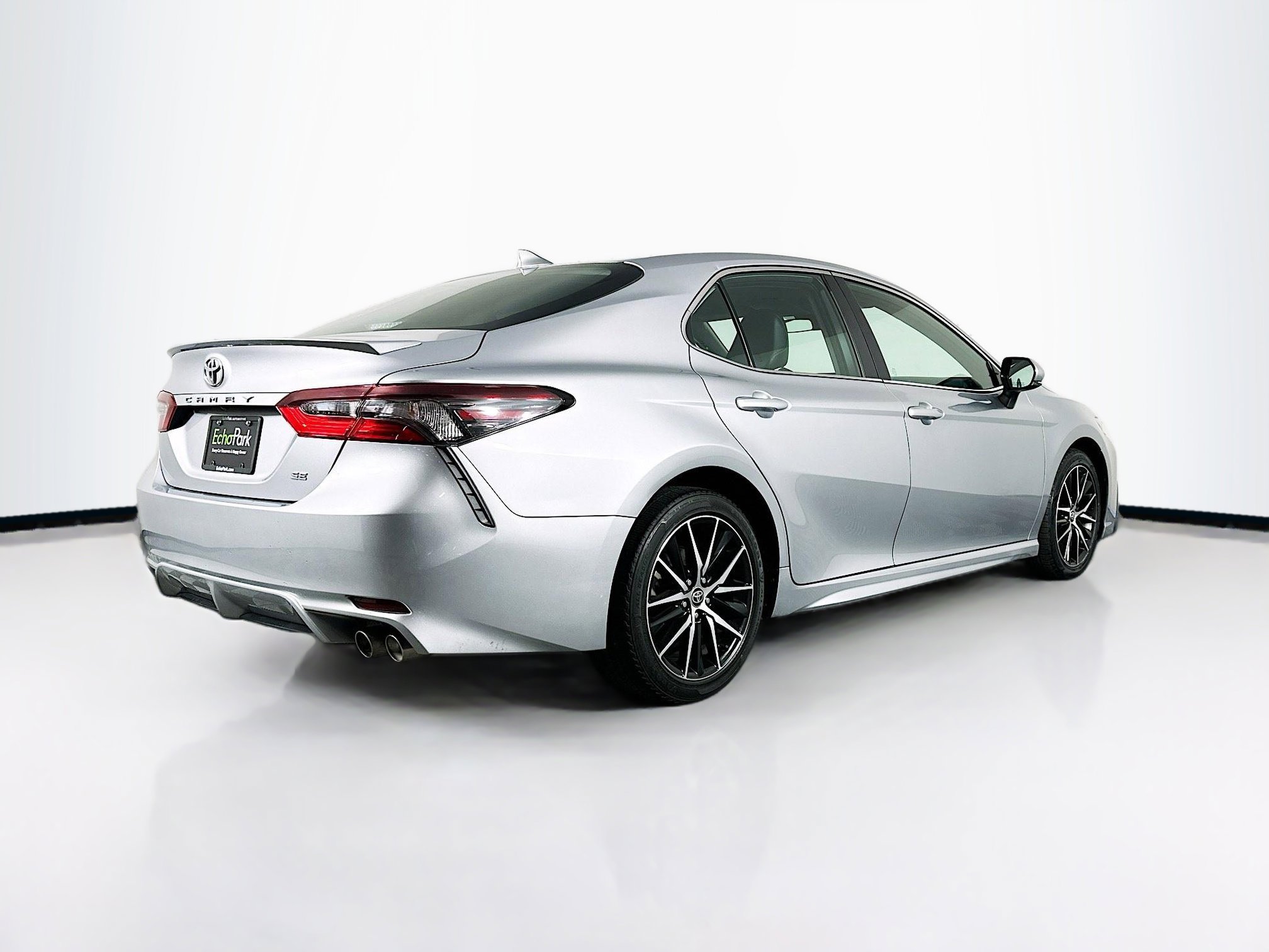 Used 2022 Toyota Camry SE image 9